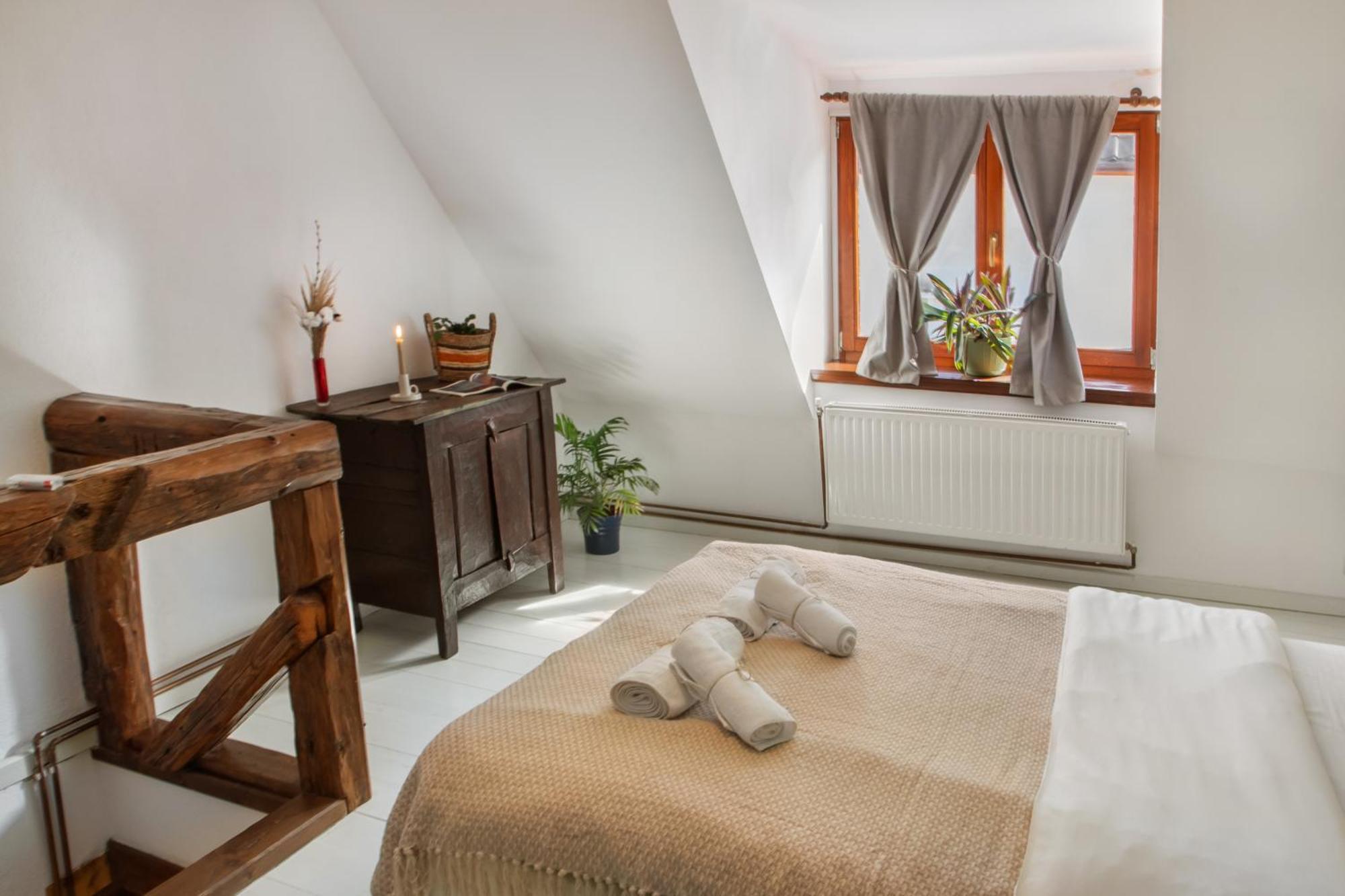 Bike House - 250-Year-Old Restored House In A Quiet Area Brasov Bagian luar foto