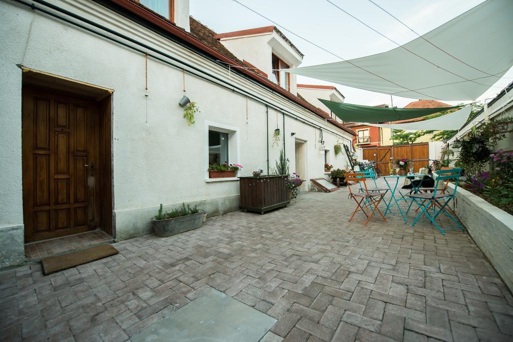 Bike House - 250-Year-Old Restored House In A Quiet Area Brasov Bagian luar foto