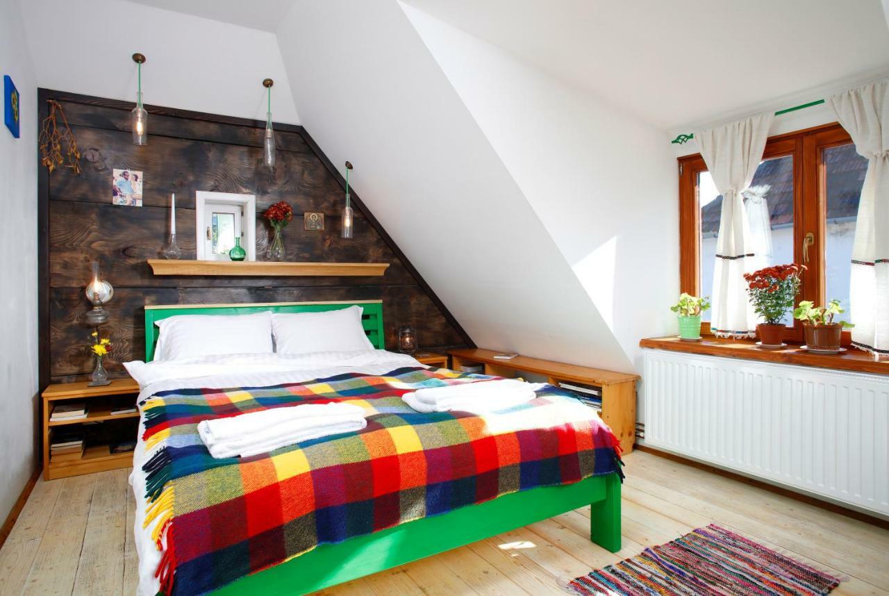 Bike House - 250-Year-Old Restored House In A Quiet Area Brasov Bagian luar foto